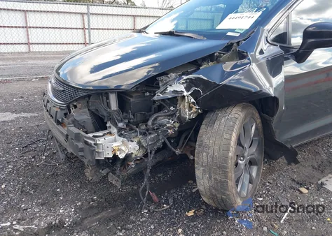 2020 Chrysler Pacifica Touring L Plus z USA, uszkodzony, nr VIN 2C4RC1EG5LR235790